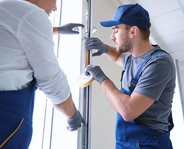 glass repair experts in Pinewood, FL