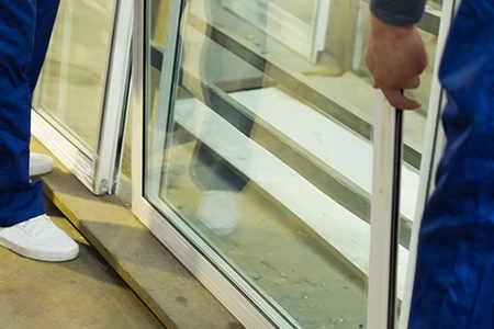 Commercial Glass Repair Technician in Pinewood, FL