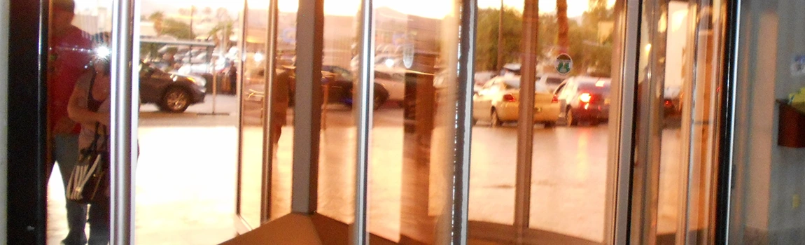 Storefront Glass Repair Cost in Pinewood, FL